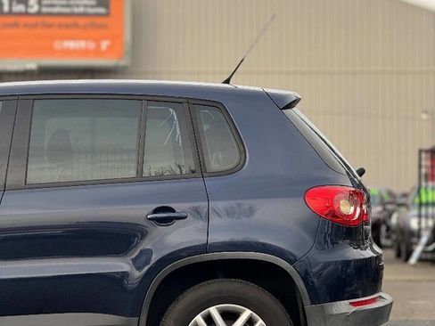 Used 2011 Volkswagen Tiguan S image 16
