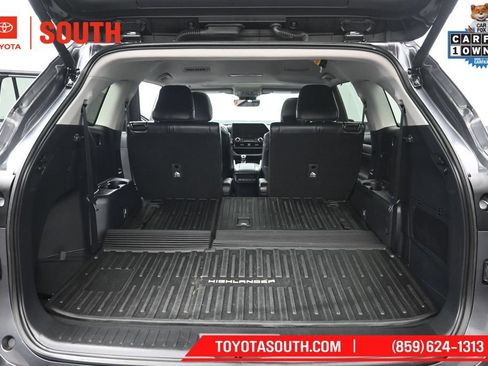 Used 2024 Toyota Highlander XLE AWD/4WD image 29