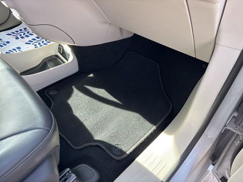 Used 2024 Chrysler Pacifica Touring-L image 28