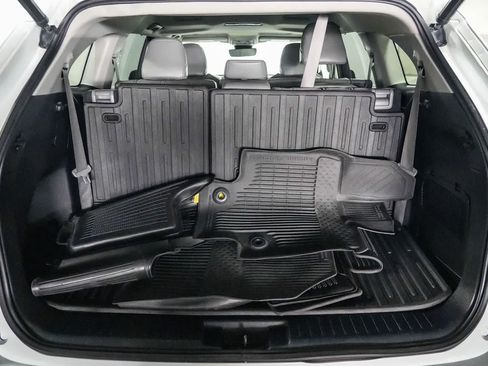Used 2022 Toyota Highlander XLE AWD/4WD image 27