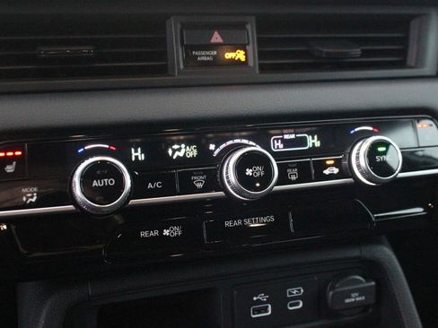 Used 2025 Honda Pilot Sport image 25