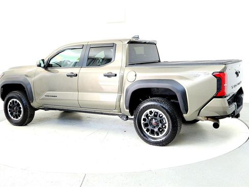 Used 2025 Toyota Tacoma TRD Off-Road image 4