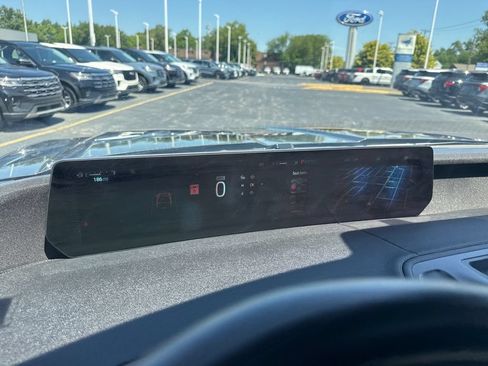 Used 2025 Ford Expedition Platinum w/ Driver's Package AWD/4WD image 38