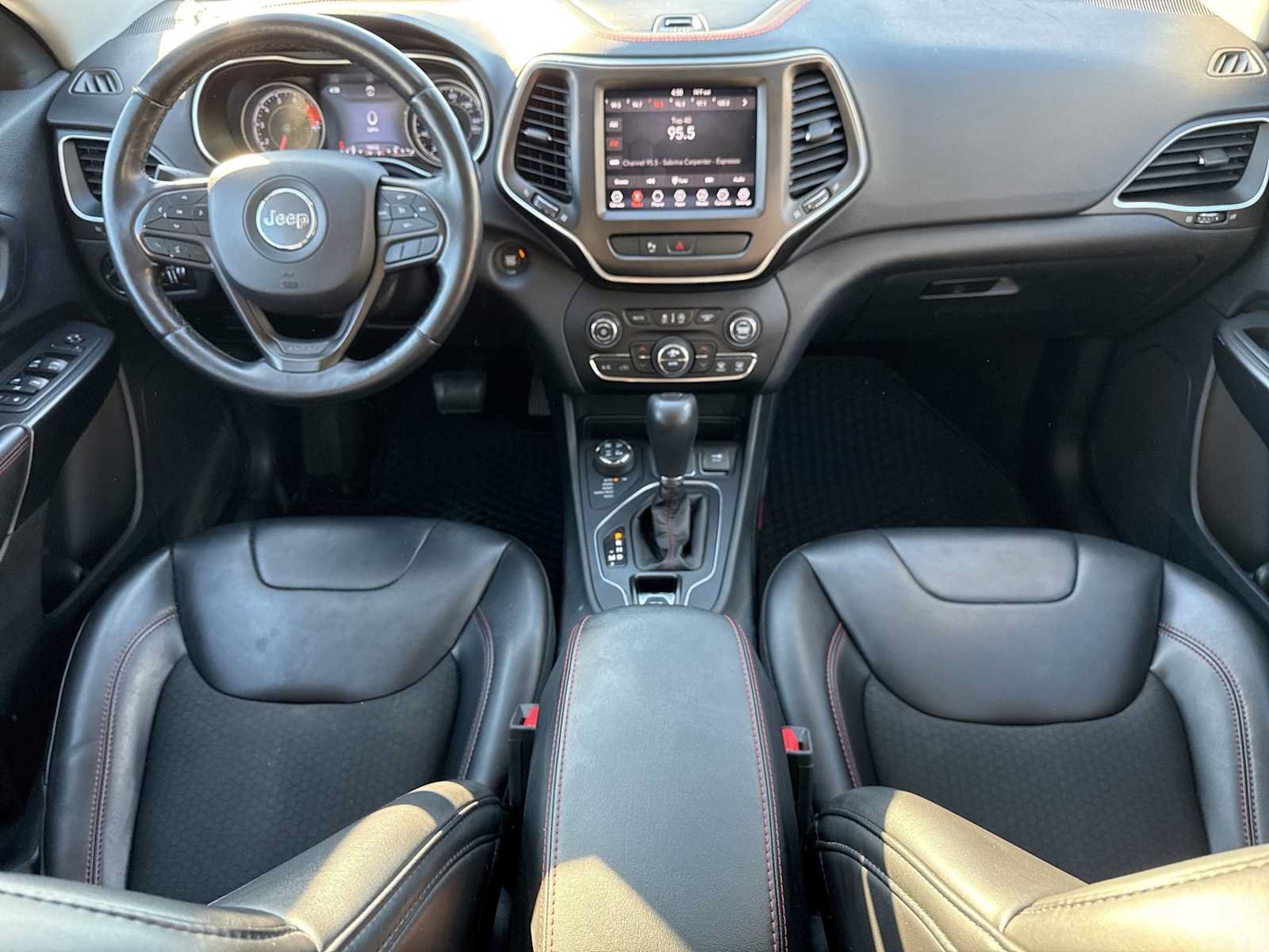 Used 2019 Jeep Cherokee Trailhawk w/ Cold Weather Group AWD/4WD image 14