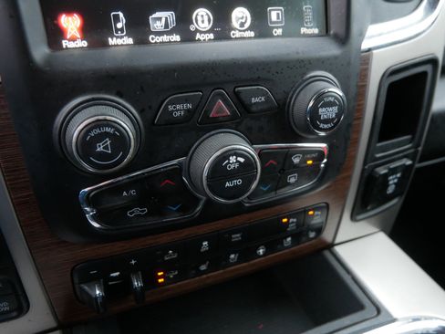 Used 2017 RAM 1500 Laramie w/ Convenience Group AWD/4WD image 32