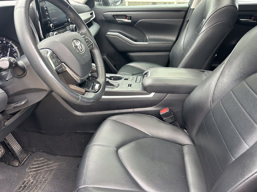 Used 2020 Toyota Highlander XLE FWD image 11