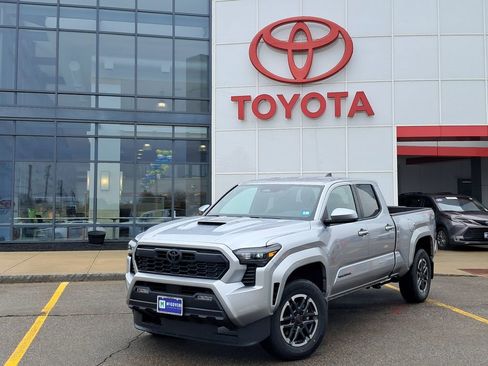 Used 2025 Toyota Tacoma TRD Sport AWD/4WD image 1