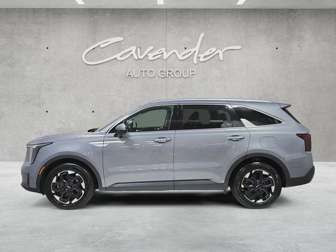 Used 2024 Kia Sorento S FWD image 13