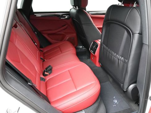 Certified 2026 Porsche Macan image 10
