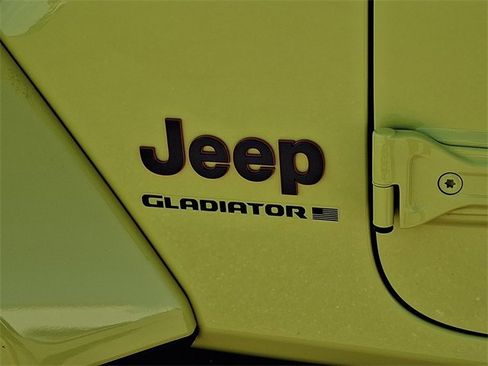 Used 2023 Jeep Gladiator Mojave w/ Cold Weather Group image 32