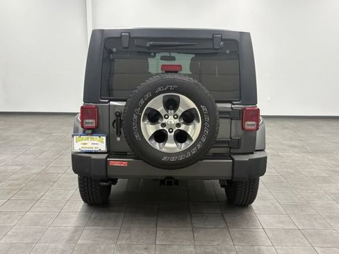 Used 2016 Jeep Wrangler Unlimited Sahara w/ Dual Top Group AWD/4WD image 3