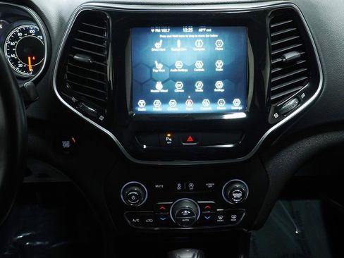 Used 2019 Jeep Cherokee Limited image 17