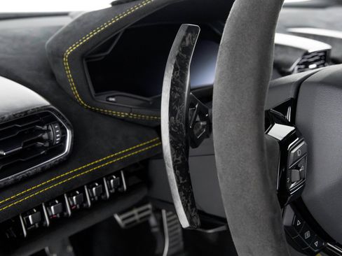 Used 2018 Lamborghini Huracan Performante image 22