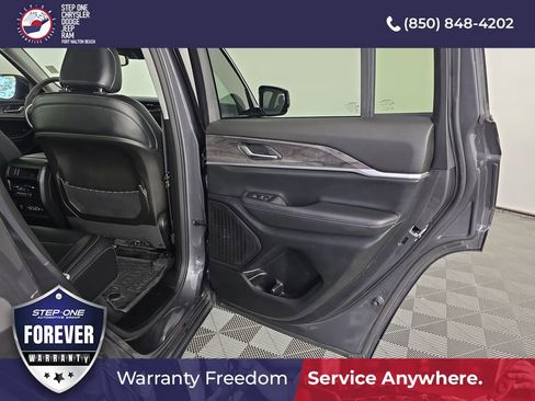 Used 2023 Jeep Grand Cherokee Limited RWD image 29