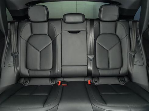 Certified 2026 Porsche Macan AWD/4WD image 28