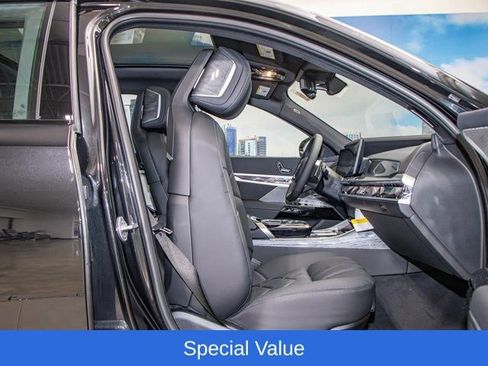 Used 2025 BMW 750e xDrive w/ Premium Package AWD/4WD image 22