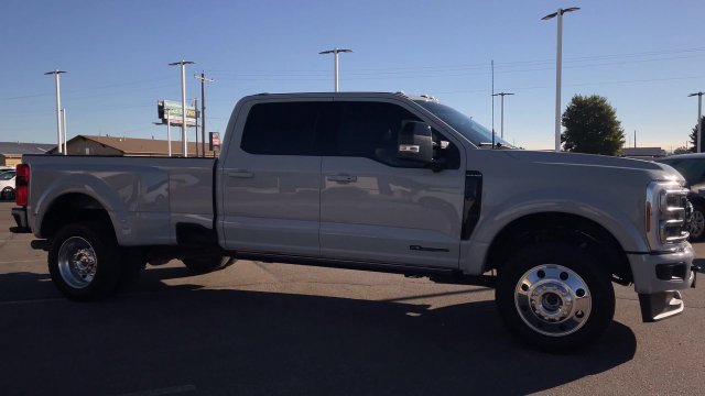 Used 2026 Ford F450 Platinum w/ FX4 Off-Road Package AWD/4WD image 3