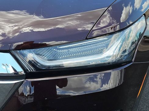 Used 2023 Chevrolet Traverse LT w/ LT Premium Package AWD/4WD image 21