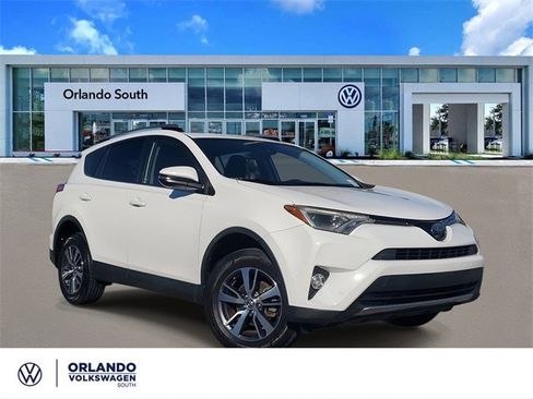 Used 2018 Toyota RAV4 XLE image 1