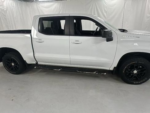 Used 2022 Chevrolet Silverado 1500 LT AWD/4WD image 2