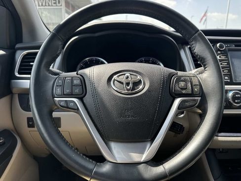 Used 2016 Toyota Highlander Limited w/ Driver Technology Package AWD/4WD image 21