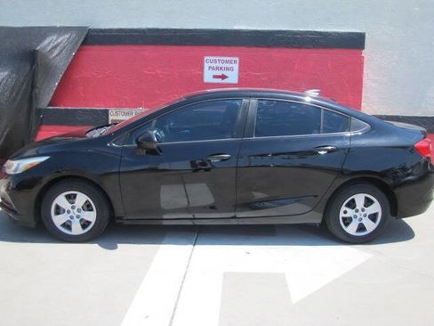 Used 2017 Chevrolet Cruze LS image 2