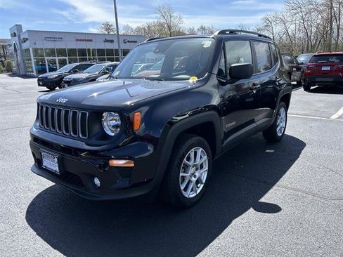 Certified 2023 Jeep Renegade Latitude w/ Sun/Sound Group AWD/4WD image 6