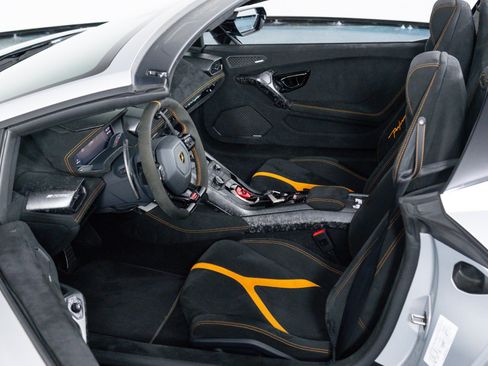 Used 2018 Lamborghini Huracan Performante AWD/4WD image 66