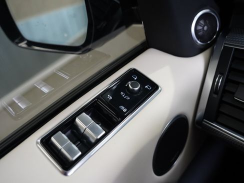 Used 2022 Land Rover Range Rover Sport HST image 26