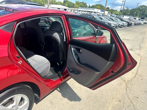 Used 2014 Hyundai Elantra SE image 11
