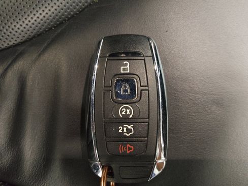 Used 2019 Lincoln Nautilus Select AWD/4WD image 32
