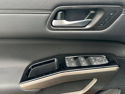 New 2025 Nissan Pathfinder Platinum w/ Black Appearance Package image 12