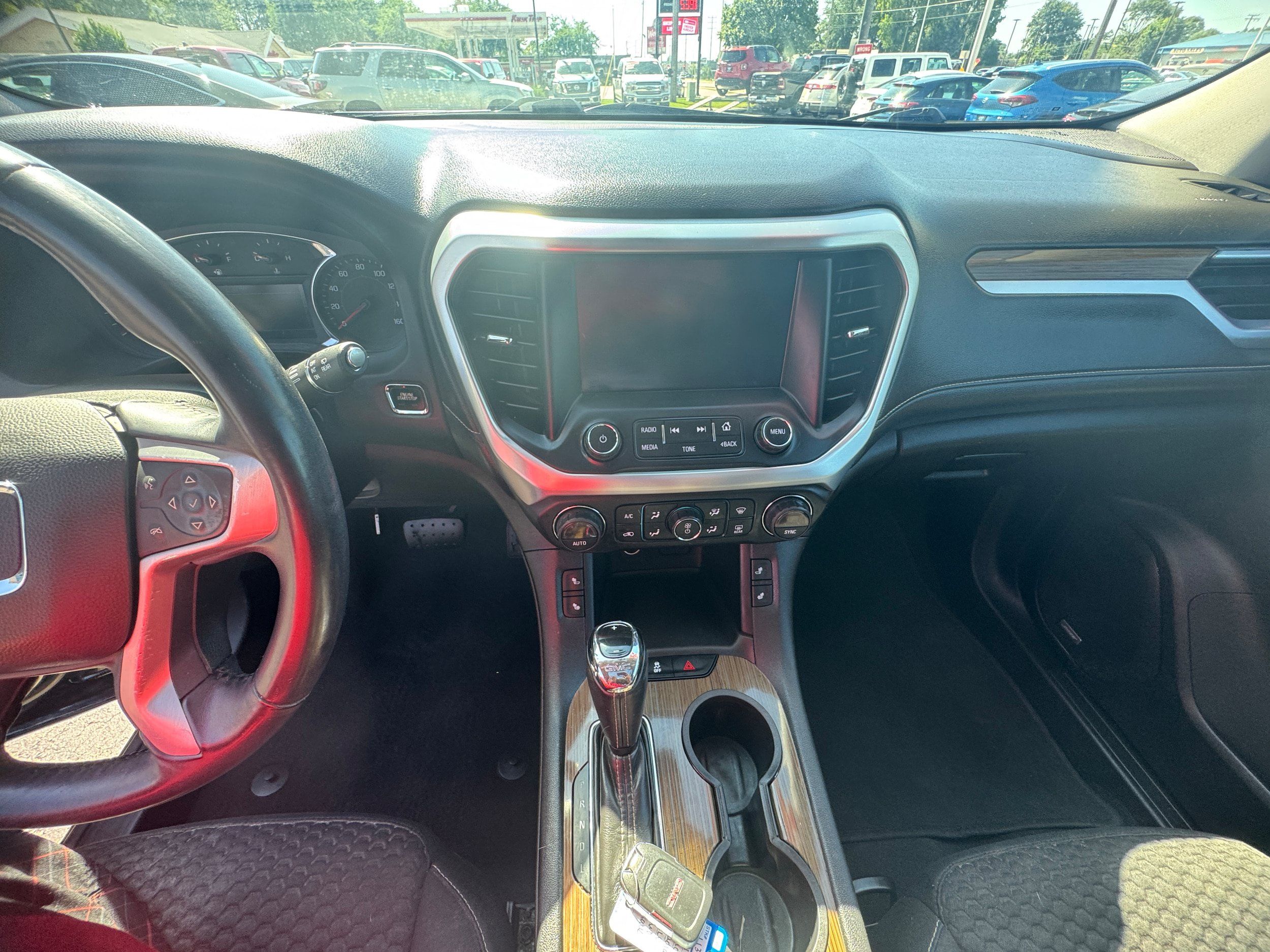 Used 2022 GMC Terrain SLT w/ Infotainment Package II AWD/4WD image 8