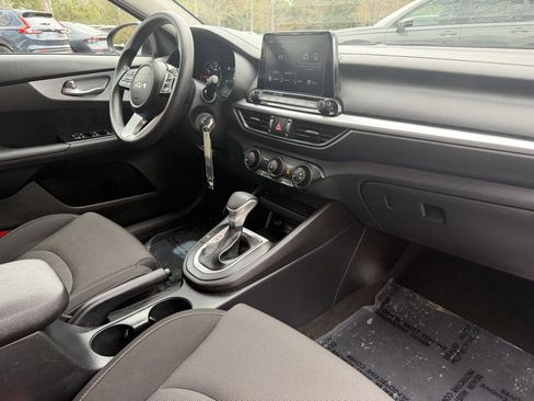 Used 2024 Kia Forte LXS image 9