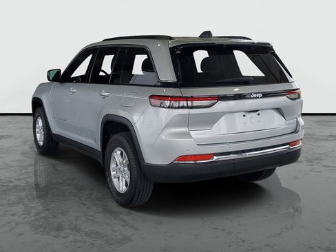 Certified 2024 Jeep Grand Cherokee Laredo AWD/4WD image 3