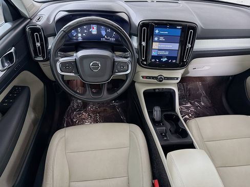 Used 2021 Volvo XC40 T5 Momentum w/ Premium Package image 17