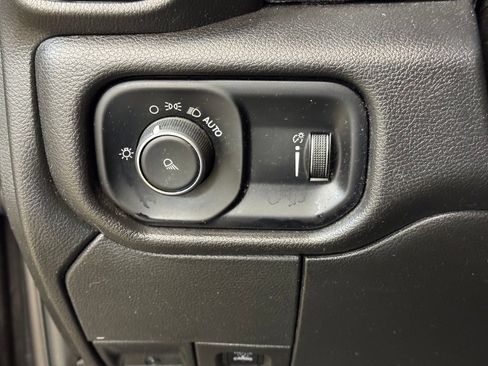 Used 2024 RAM 2500 Tradesman w/ Chrome Appearance Group image 28