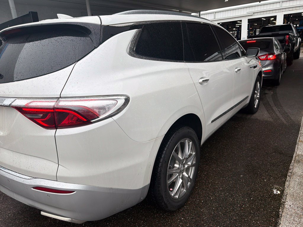 Used 2023 Buick Enclave Essence w/ Experience Buick Package FWD image 5