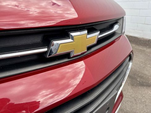 Used 2022 Chevrolet Trax LT w/ LT Convenience Package AWD/4WD image 16