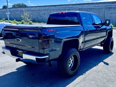 Used 2018 Chevrolet Silverado 1500 LT w/ LT Eassist Package AWD/4WD image 6