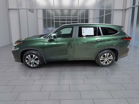 Used 2023 Toyota Highlander XLE image 5