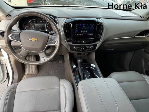 Used 2020 Chevrolet Traverse LT image 15