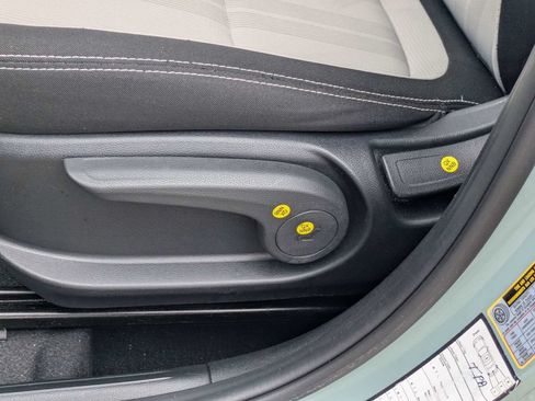 Used 2025 Hyundai Venue SEL FWD image 20