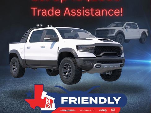 Used 2017 Ford Explorer XLT w/ Equipment Group 202A image 4