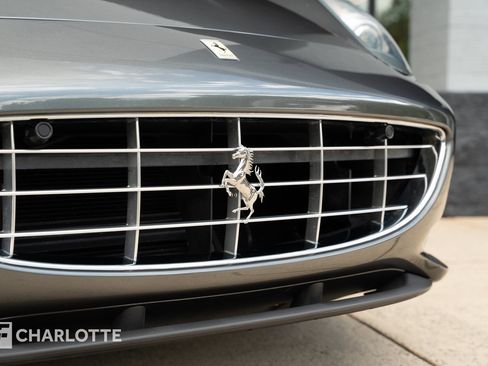 Used 2012 Ferrari California RWD image 3