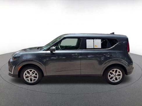 Used 2025 Kia Soul LX w/ LX Technology Package FWD image 9
