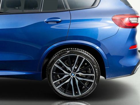 Used 2019 BMW X5 xDrive50i w/ M Sport Package image 16
