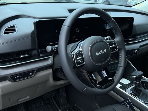 New 2026 Kia Carnival EX FWD image 21