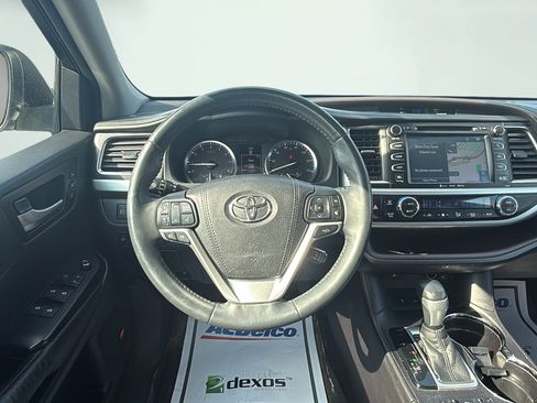 Used 2016 Toyota Highlander Limited Platinum w/ Four Season Floor Mat Package AWD/4WD image 19