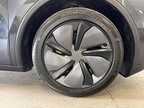 Used 2026 Tesla Model Y Long Range image 33